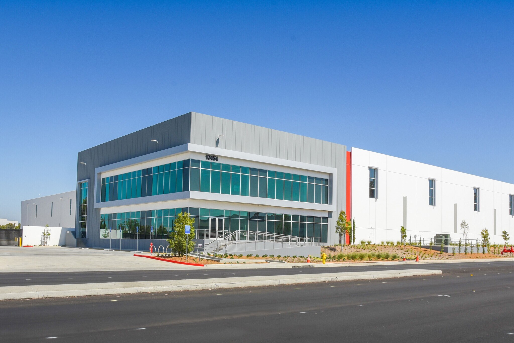 17451 Von Karman Ave, Irvine, CA à louer Photo du bâtiment- Image 1 de 14
