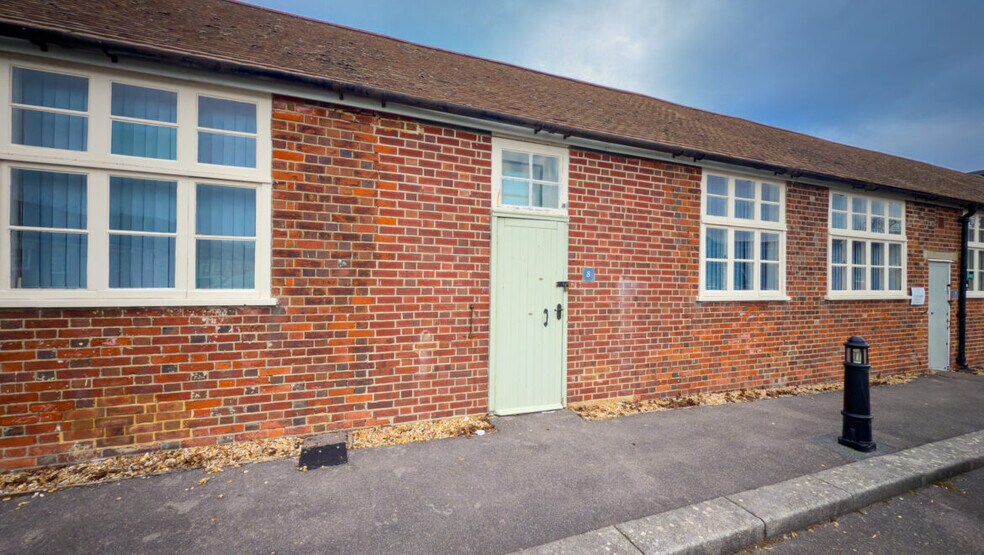 Weevil Ln, Gosport à louer - Photo du bâtiment - Image 2 de 3