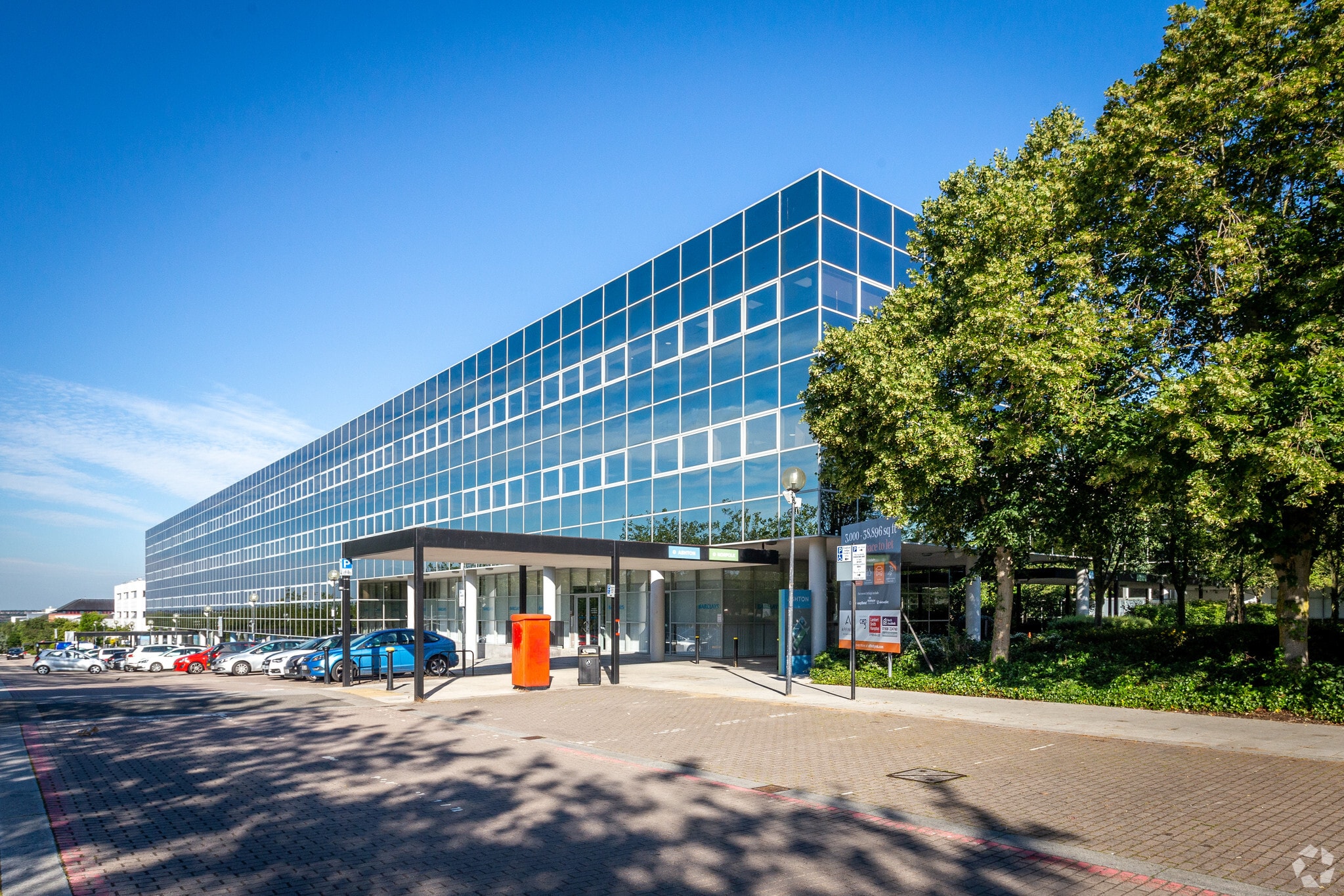 Silbury Blvd, Milton Keynes for lease Primary Photo- Image 1 of 64