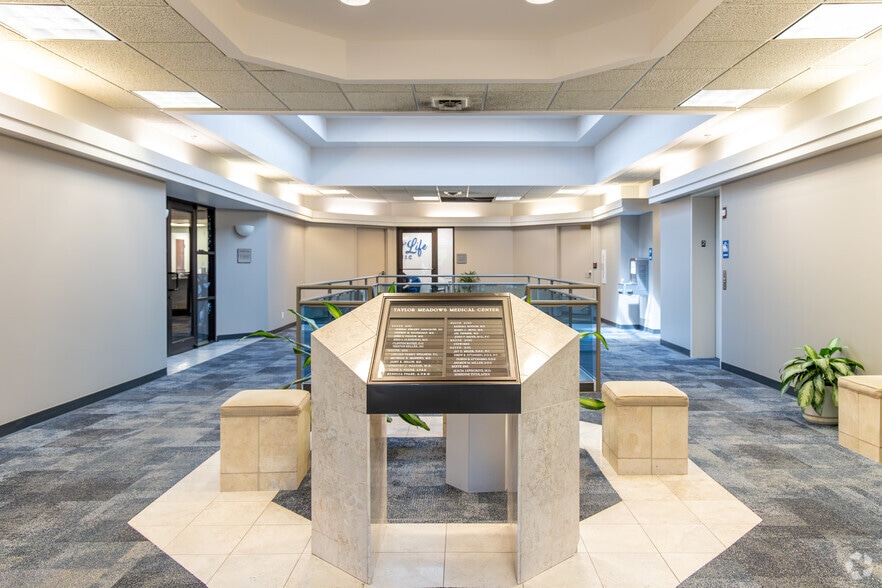 1101 S 70th St, Lincoln, NE for lease - Building Photo - Image 2 of 7