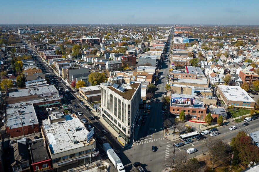 2800 N Milwaukee Ave, Chicago, IL à louer - Photo du bâtiment - Image 1 de 10