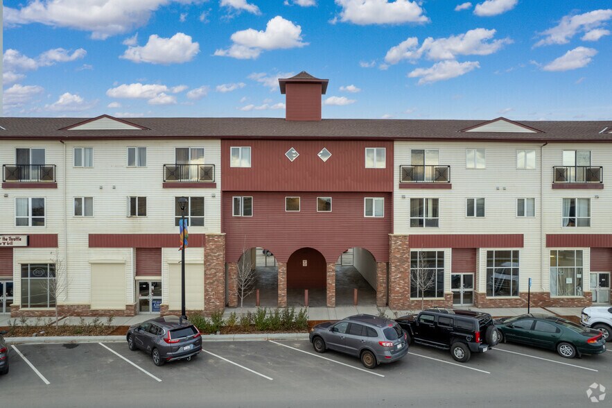 1010 Railway St, Crossfield, AB à louer - Photo du bâtiment - Image 3 de 13