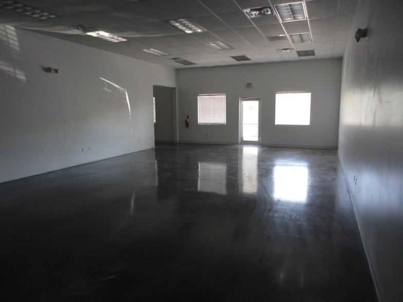 1925 NE 10th Ter, Cape Coral, FL for lease - Building Photo - Image 3 of 8