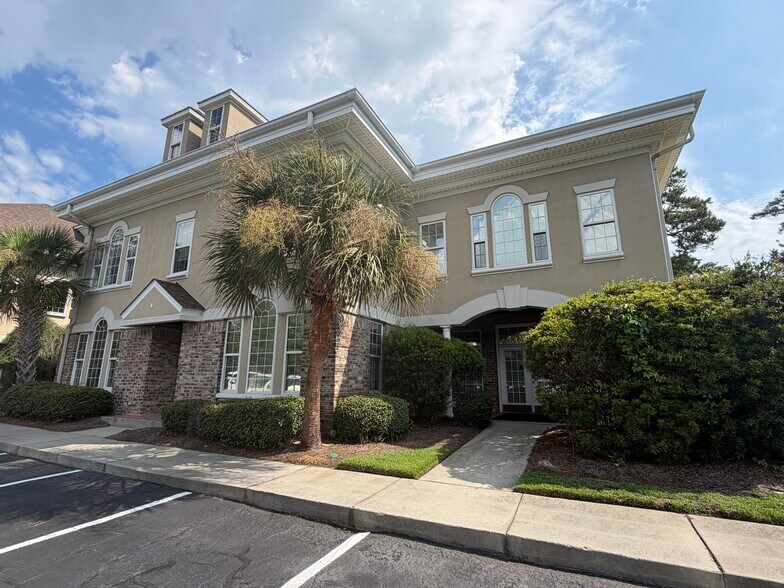 4728 Jenn Dr, Myrtle Beach, SC à louer - Photo du bâtiment - Image 2 de 15