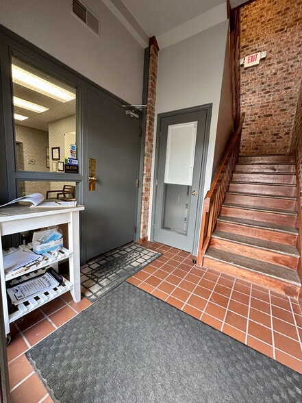 510 E Main St, Carnegie, PA à vendre - Photo intérieure - Image 2 de 12