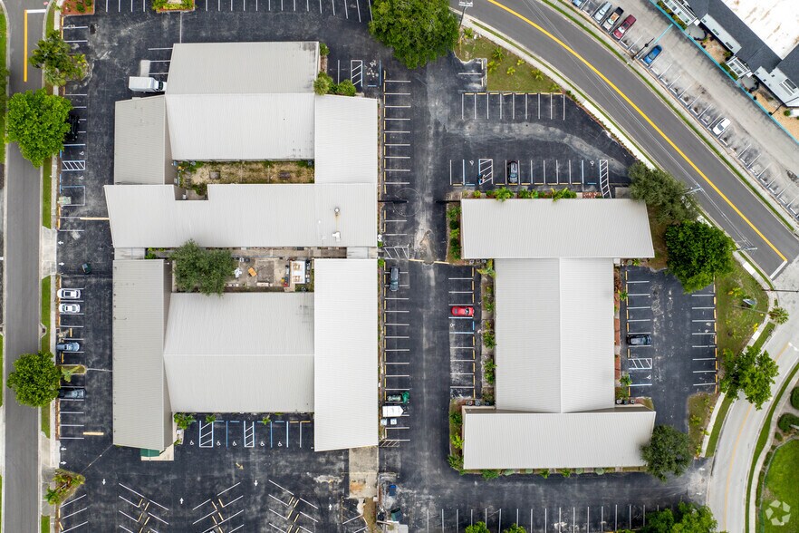 2120 Collier Ave, Fort Myers, FL à louer - Photo du bâtiment - Image 3 de 59