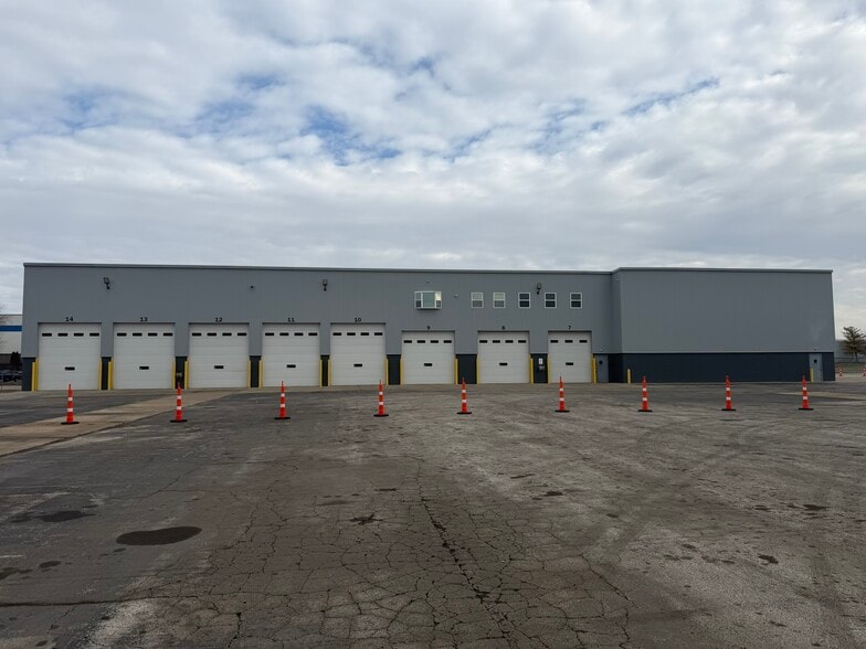 3700 Rider Trail S, Earth City, MO for lease - Building Photo - Image 1 of 8