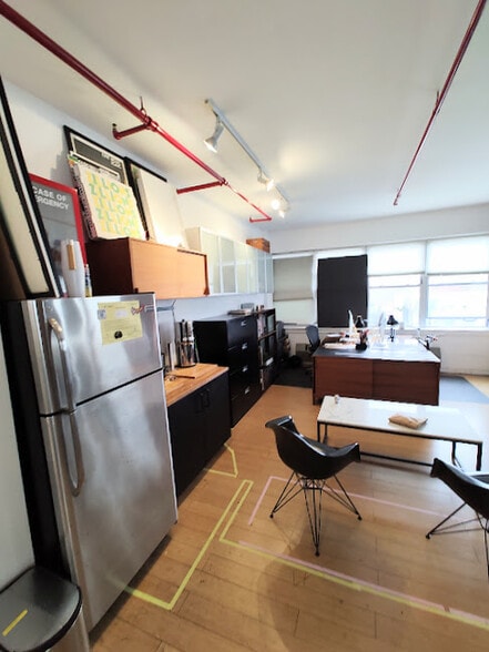 190 N 14th St, Brooklyn, NY à louer - Photo du bâtiment - Image 3 de 26