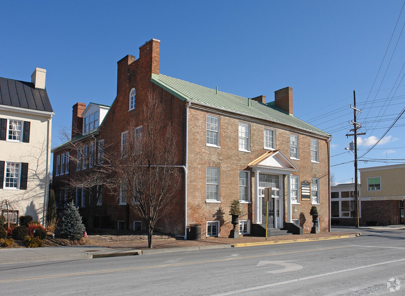 100 West Main St, Berryville, VA à vendre - Photo principale - Image 1 de 1