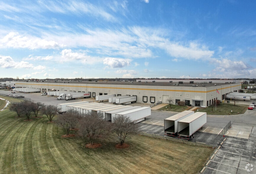7236-7290 Winton Dr, Indianapolis, IN for lease - Building Photo - Image 3 of 4