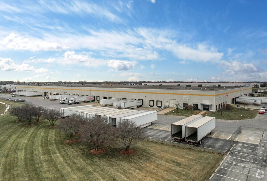 7236-7290 Winton Dr, Indianapolis, IN à louer - Photo du bâtiment - Image 3 de 4