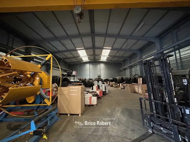 Flex in Grigny for lease - Interior Photo - Image 2 of 5