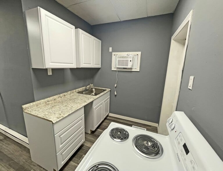 220 Main St, Terryville, CT à vendre - Photo du bâtiment - Image 3 de 10