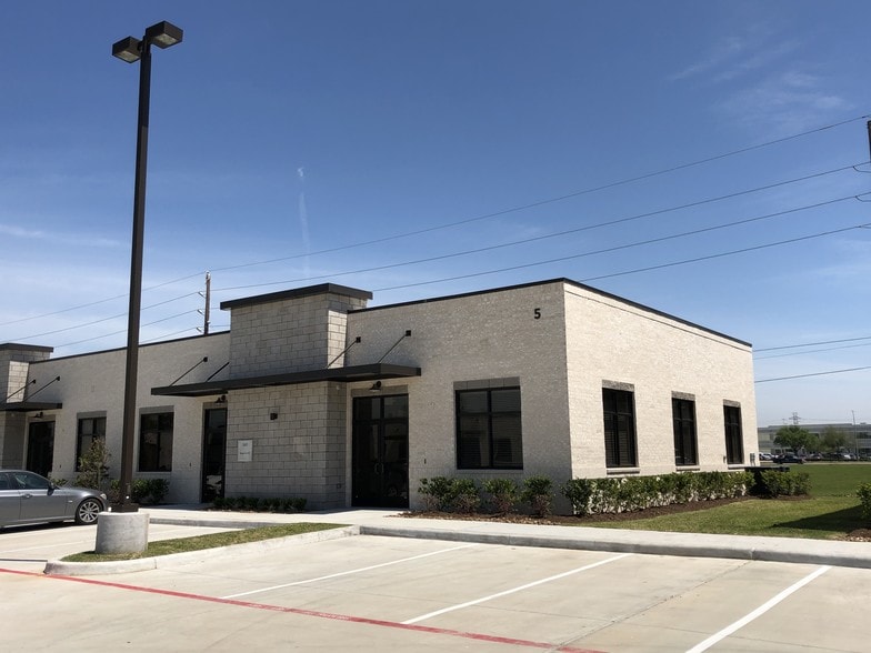12440 Emily Ct, Sugar Land, TX for lease - Primary Photo - Image 1 of 45
