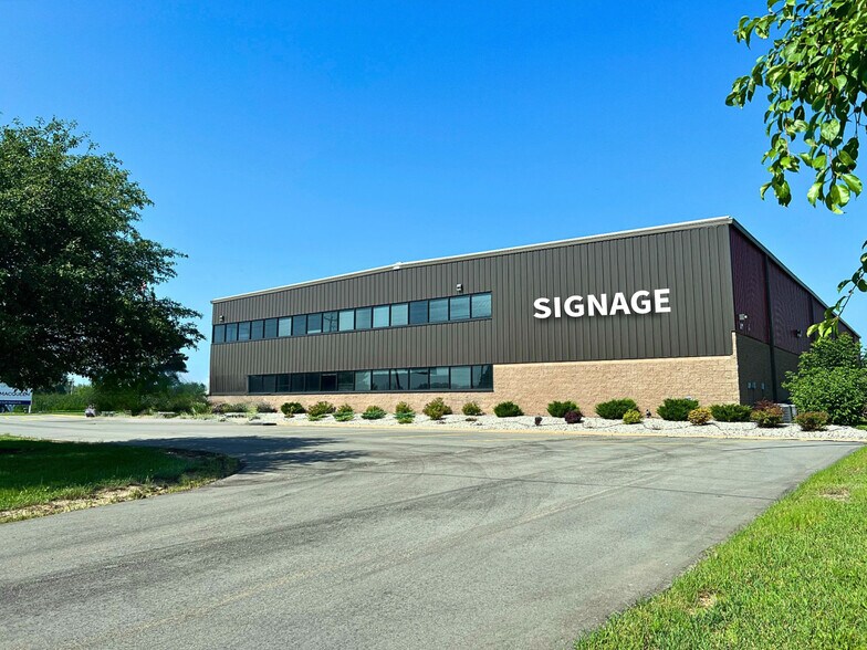 4325 S Washburn St, Oshkosh, WI à vendre - Photo du bâtiment - Image 2 de 13