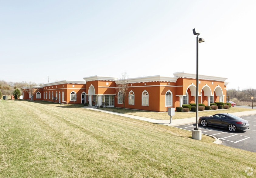 1055 Charter Dr, Flint, MI à vendre - Photo du bâtiment - Image 2 de 2