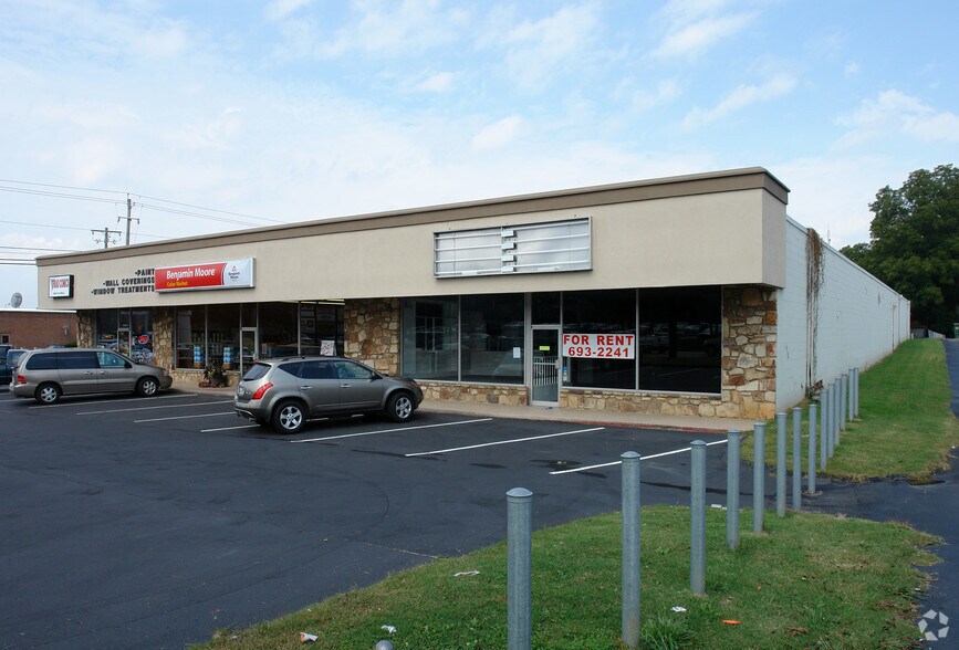9715-9727 Kingston Pike, Knoxville, TN for lease - Building Photo - Image 2 of 19