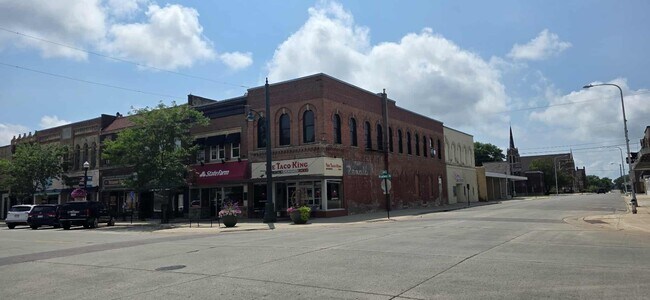 More details for 104 S Broadway Ave, Albert Lea, MN - Retail for Sale