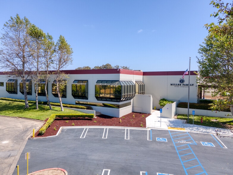 2717 Aviation Way, Santa Maria, CA for lease - Building Photo - Image 3 of 13