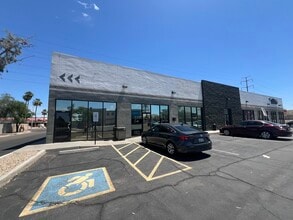 7430 S 48th St, Phoenix, AZ à louer Photo du bâtiment- Image 1 de 5