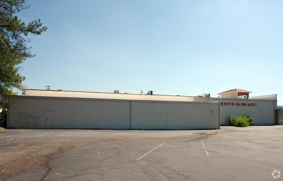 4897 Buford Hwy, Atlanta, GA for lease - Building Photo - Image 2 of 2