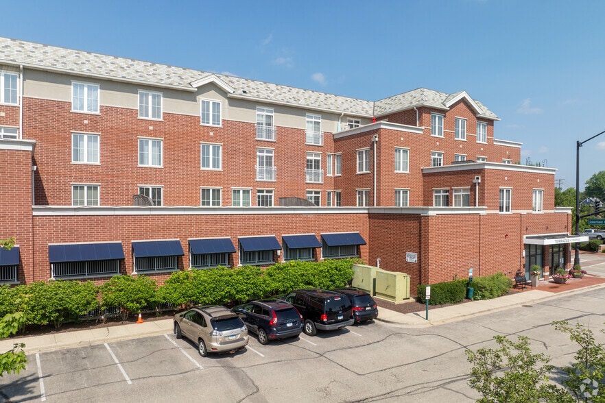 725-775 N Waukegan Rd, Deerfield, IL à louer - Photo du bâtiment - Image 2 de 35