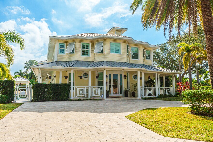 56 Fort Royal Isle, Fort Lauderdale, FL à vendre - Photo du bâtiment - Image 2 de 15