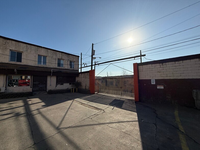 217 Poinier St, Newark, NJ à vendre - Photo du bâtiment - Image 3 de 8