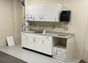 415 Gorge Rd E, Victoria, BC for lease Interior Photo- Image 2 of 3