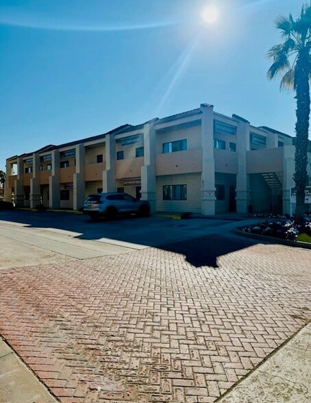 34432 Date Palm Dr, Cathedral City, CA for lease - Primary Photo - Image 1 of 1