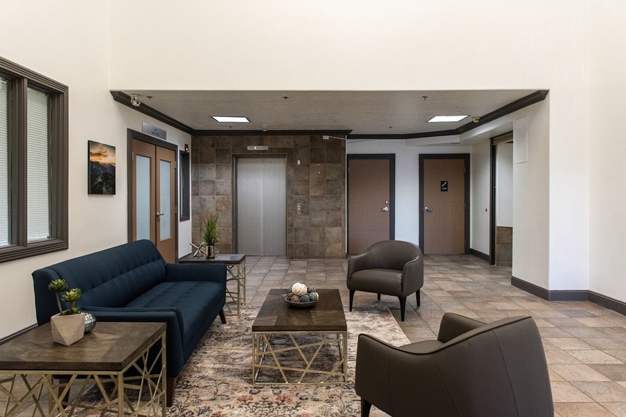 5296 S Commerce Dr, Murray, UT à vendre - Hall d’entrée - Image 2 de 4