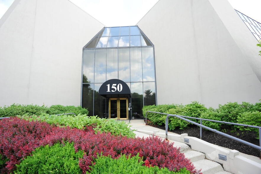 150 E Wilson Bridge Rd, Worthington, OH for lease - Building Photo - Image 1 of 11