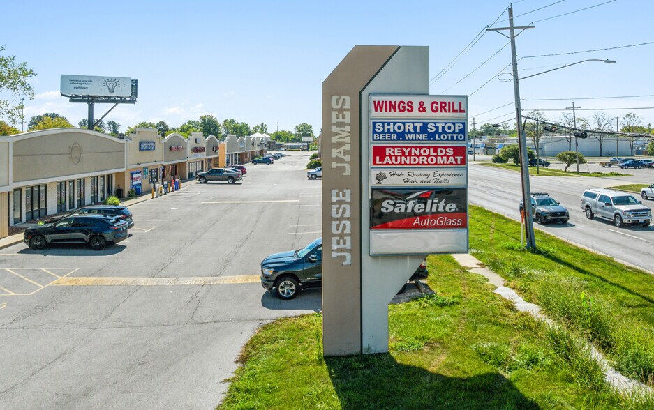 503-559 S Reynolds Rd, Toledo, OH à vendre - Photo du bâtiment - Image 2 de 15