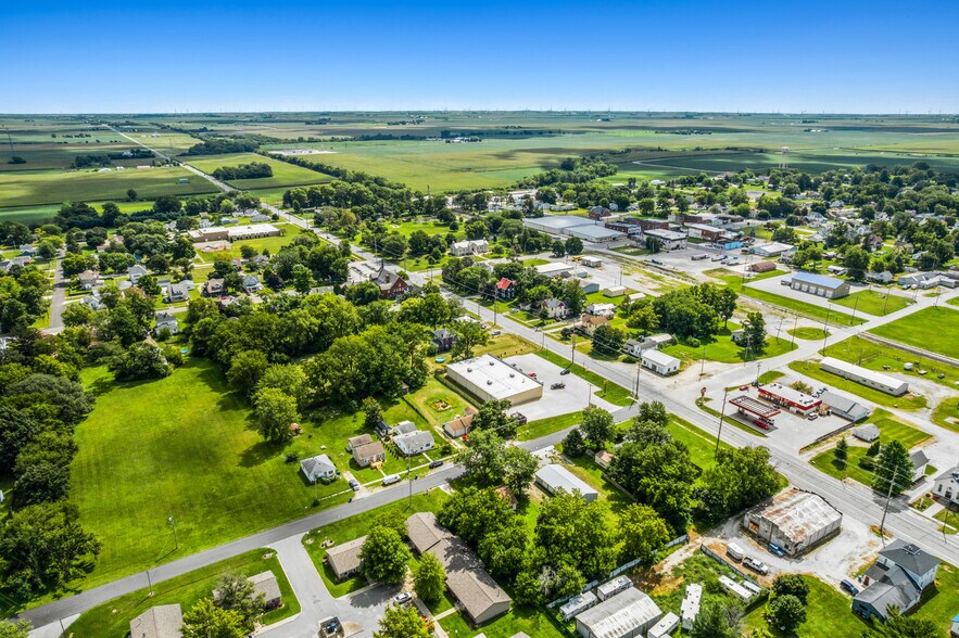 124 W Jasper St, Goodland, IN à vendre - Photo du bâtiment - Image 2 de 4