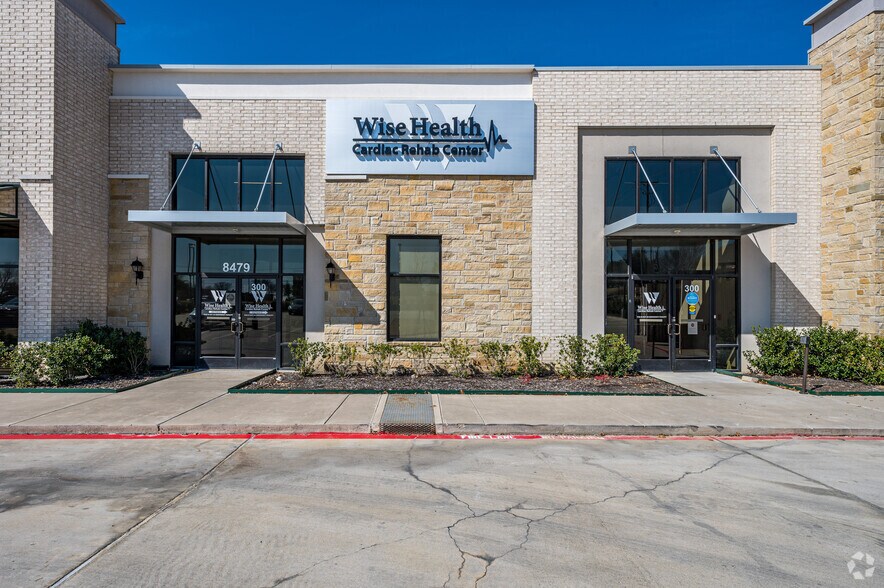 8479 Davis Blvd, North Richland Hills, TX à louer - Photo du bâtiment - Image 3 de 26