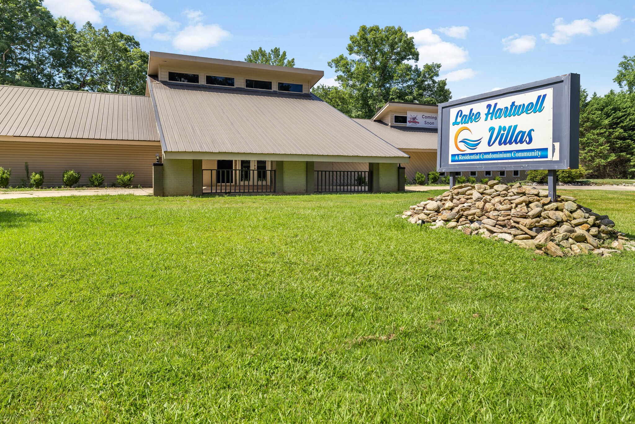 10 Kinston Manor Dr, Westminster, SC for sale Primary Photo- Image 1 of 1