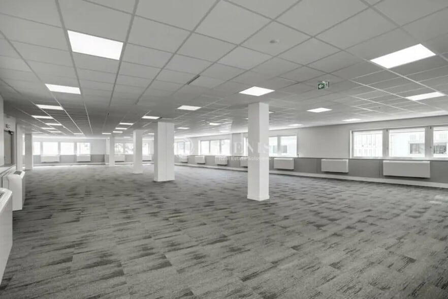 Office in Tremblay-en-France for lease - Building Photo - Image 3 of 6