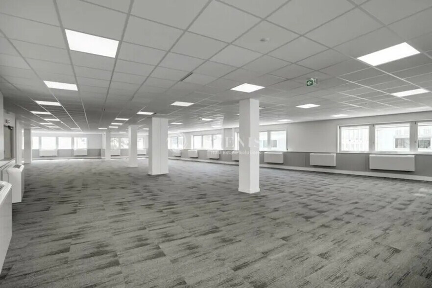 Bureau dans Tremblay-en-France à louer - Photo du bâtiment - Image 3 de 6