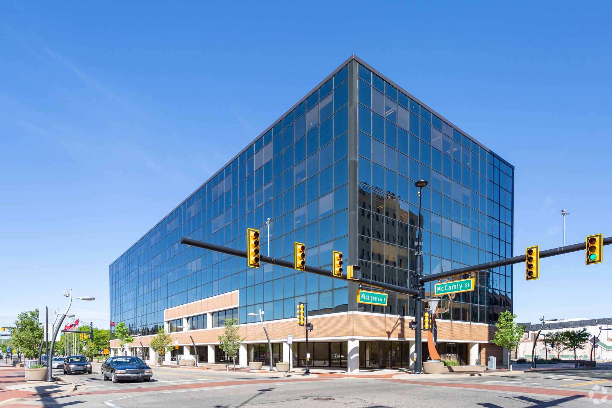 67 W Michigan Ave, Battle Creek, MI à louer Photo du bâtiment- Image 1 de 9