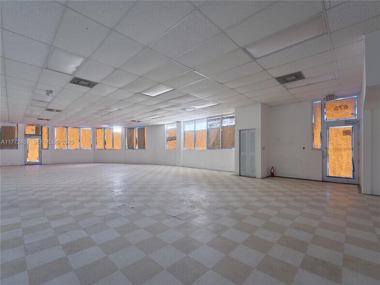 6211 NW 7th Ave, Miami, FL à louer - Photo du bâtiment - Image 3 de 10