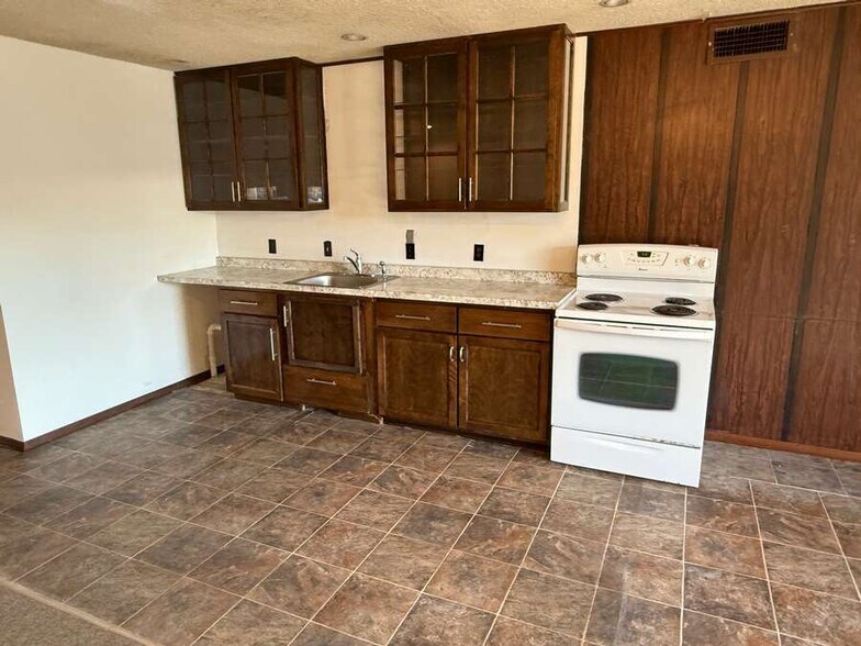 211 S Main St, Atkinson, NE à vendre - Photo du bâtiment - Image 3 de 14