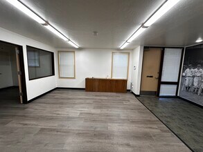 1745 23rd St SE, Salem, OR for lease Interior Photo- Image 2 of 7