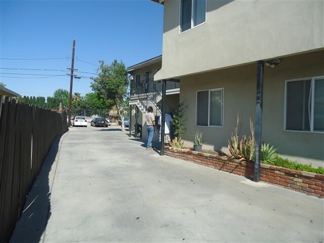 7933 Brimfield Ave, Panorama City, CA à vendre - Photo du bâtiment - Image 2 de 12