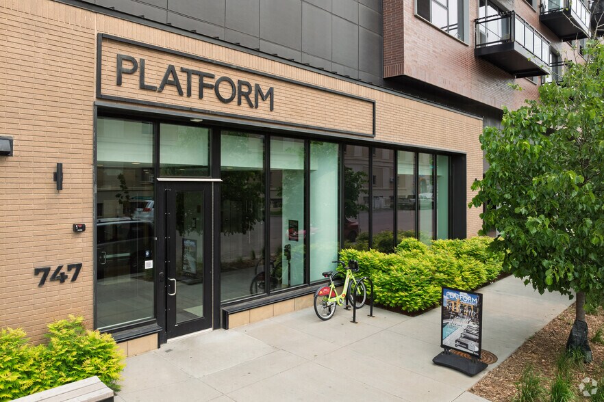 747 Hampden Ave, Saint Paul, MN à vendre - Photo du bâtiment - Image 3 de 30