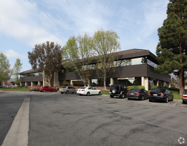 2310 E Ponderosa Dr, Camarillo, CA for lease - Building Photo - Image 1 of 2