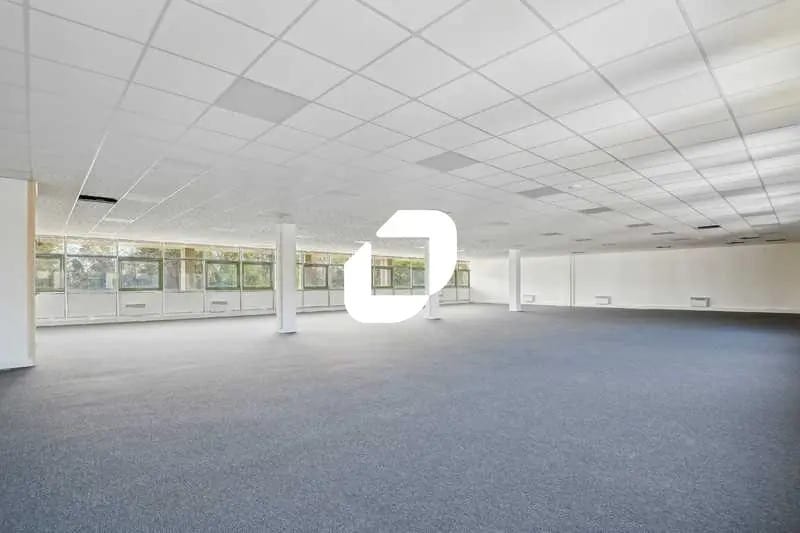 Flex in Lisses for lease - Interior Photo - Image 3 of 14