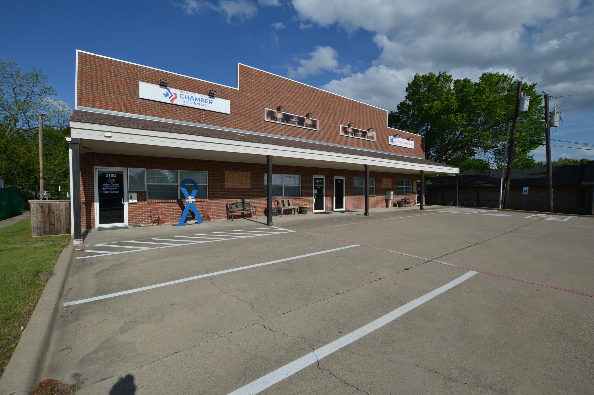 216 N Arch St, Royse City, TX for lease Interior Photo- Image 1 of 11