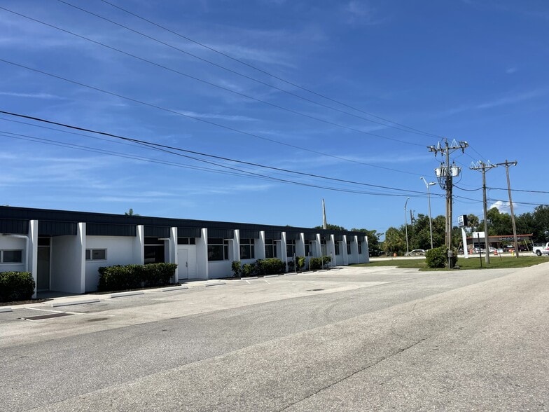 1288 N Tamiami Trl, North Fort Myers, FL for lease - Building Photo - Image 2 of 3