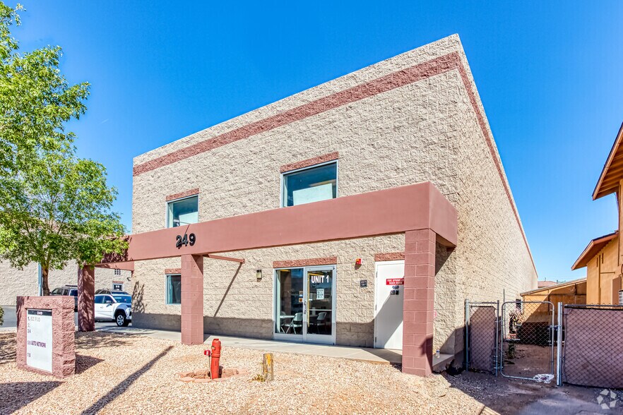 249 Elliott Rd, Henderson, NV à vendre - Photo du bâtiment - Image 3 de 7