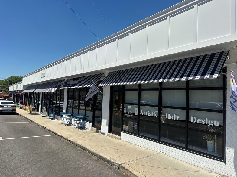 221-239 Robinson St, Wakefield, RI à louer - Photo du bâtiment - Image 2 de 6